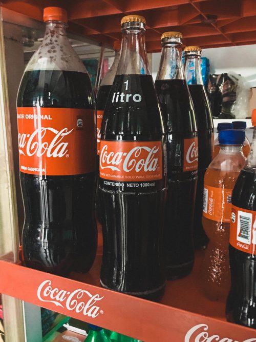 1 litrowa cola w szklanej butelce