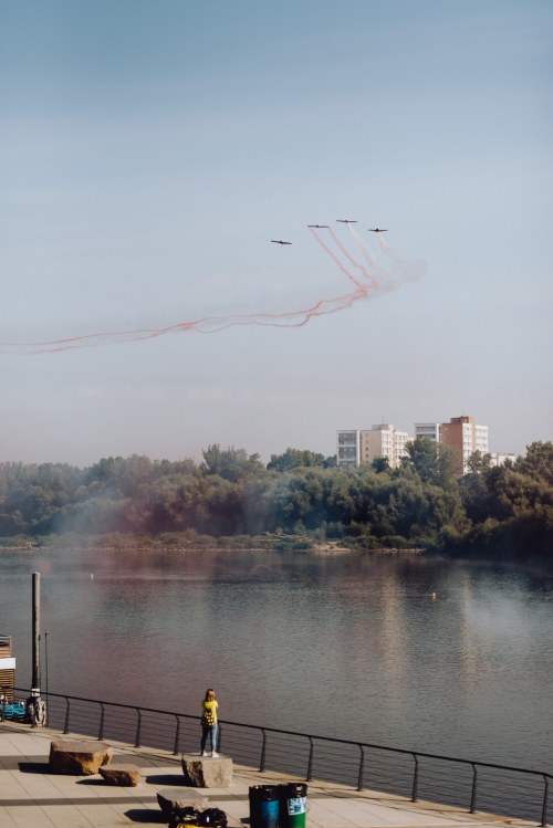 Pokaz lotniczy samolotów PKN Orlen nad Wisłą w Warszawie