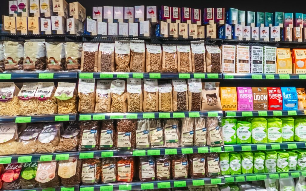 Virtual walk through the organic grocery store Smak Natury 5 - Urbanflavour.pl Shelf with pasta in the Smak Natury organic grocery store